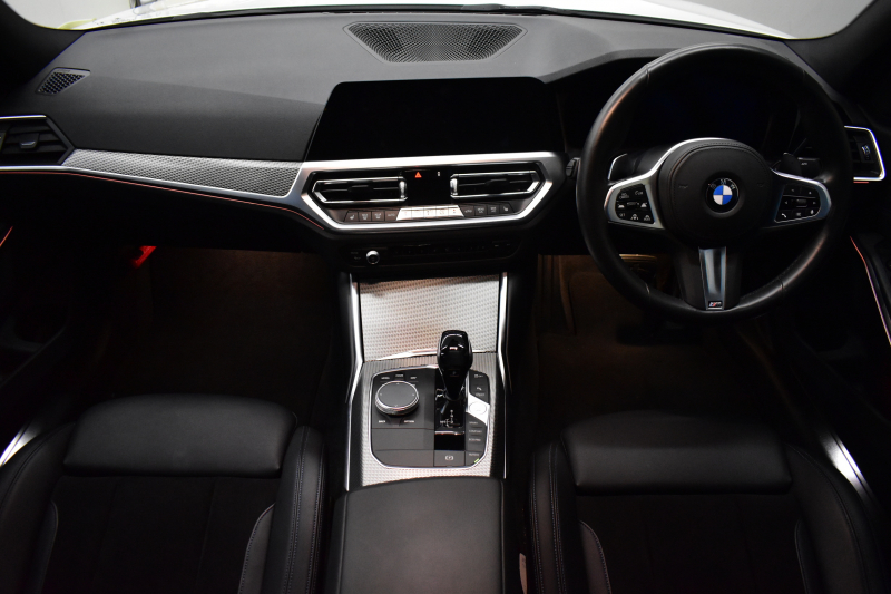 BMW 3シリーズ 320d Xﾄﾞﾗｲﾌﾞ Mｽﾎﾟｰﾂ G20型 4WD ｺﾝﾌｫｰﾄP ｼｰﾄﾋｰﾀｰ  ﾀｯﾁﾊﾟﾈﾙﾅﾋﾞBｶﾒﾗ ｱｯﾌﾟﾙｶｰﾌﾟﾚｲ  追従ACC LEDﾍｯﾄﾞﾗｲﾄ 電動ﾄﾗﾝｸ 側面衝突&車線変更&逸脱&歩行者警告 液晶ﾒｰﾀｰ 後退ｱｼｽﾄ Pｱｼｽﾄ ｱｸﾃｨﾌﾞPDC緊急ﾌﾞﾚｰｷ 18AW  2年保証