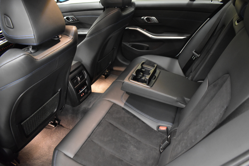 BMW 3シリーズ 320d Xﾄﾞﾗｲﾌﾞ Mｽﾎﾟｰﾂ G20型 4WD ｺﾝﾌｫｰﾄP ｼｰﾄﾋｰﾀｰ  ﾀｯﾁﾊﾟﾈﾙﾅﾋﾞBｶﾒﾗ ｱｯﾌﾟﾙｶｰﾌﾟﾚｲ  追従ACC LEDﾍｯﾄﾞﾗｲﾄ 電動ﾄﾗﾝｸ 側面衝突&車線変更&逸脱&歩行者警告 液晶ﾒｰﾀｰ 後退ｱｼｽﾄ Pｱｼｽﾄ ｱｸﾃｨﾌﾞPDC緊急ﾌﾞﾚｰｷ 18AW  2年保証