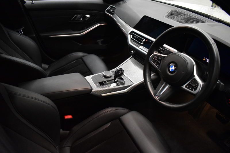 BMW 3シリーズ 320d Xﾄﾞﾗｲﾌﾞ Mｽﾎﾟｰﾂ G20型 4WD ｺﾝﾌｫｰﾄP ｼｰﾄﾋｰﾀｰ  ﾀｯﾁﾊﾟﾈﾙﾅﾋﾞBｶﾒﾗ ｱｯﾌﾟﾙｶｰﾌﾟﾚｲ  追従ACC LEDﾍｯﾄﾞﾗｲﾄ 電動ﾄﾗﾝｸ 側面衝突&車線変更&逸脱&歩行者警告 液晶ﾒｰﾀｰ 後退ｱｼｽﾄ Pｱｼｽﾄ ｱｸﾃｨﾌﾞPDC緊急ﾌﾞﾚｰｷ 18AW  2年保証