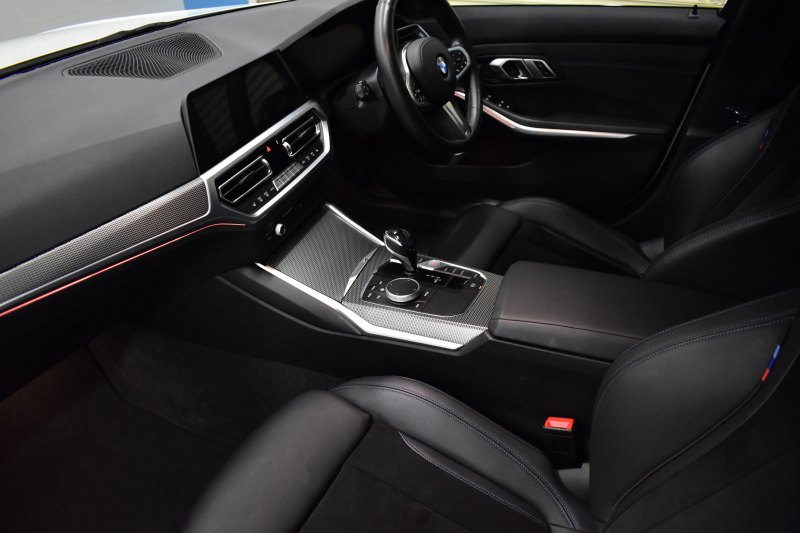 BMW 3シリーズ 320d Xﾄﾞﾗｲﾌﾞ Mｽﾎﾟｰﾂ G20型 4WD ｺﾝﾌｫｰﾄP ｼｰﾄﾋｰﾀｰ  ﾀｯﾁﾊﾟﾈﾙﾅﾋﾞBｶﾒﾗ ｱｯﾌﾟﾙｶｰﾌﾟﾚｲ  追従ACC LEDﾍｯﾄﾞﾗｲﾄ 電動ﾄﾗﾝｸ 側面衝突&車線変更&逸脱&歩行者警告 液晶ﾒｰﾀｰ 後退ｱｼｽﾄ Pｱｼｽﾄ ｱｸﾃｨﾌﾞPDC緊急ﾌﾞﾚｰｷ 18AW  2年保証