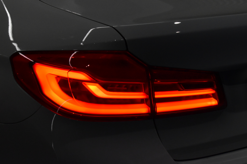 BMW 5シリーズ 530i Mｽﾎﾟｰﾂ ﾊｲﾗｲﾝP 液晶ﾒｰﾀｰ  高出力ﾓﾃﾞﾙ  全席ﾋｰﾀｰ付ｱｲﾎﾞﾘｰﾚｻﾞｰ LEDﾍｯﾄﾞﾗｲﾄ 追従ACC 車線変更警告 ﾀｯﾁﾊﾟﾈﾙ対応iﾄﾞﾗｲﾌﾞHDDﾅﾋﾞﾌﾙｾｸﾞ 3Dﾋﾞｭｰ ｽﾃｱﾘﾝｸﾞｻﾎﾟｰﾄ Pｱｼｽﾄﾌﾟﾗｽ 電動ﾄﾗﾝｸ ｽﾏｰﾄｷｰ 2年保証