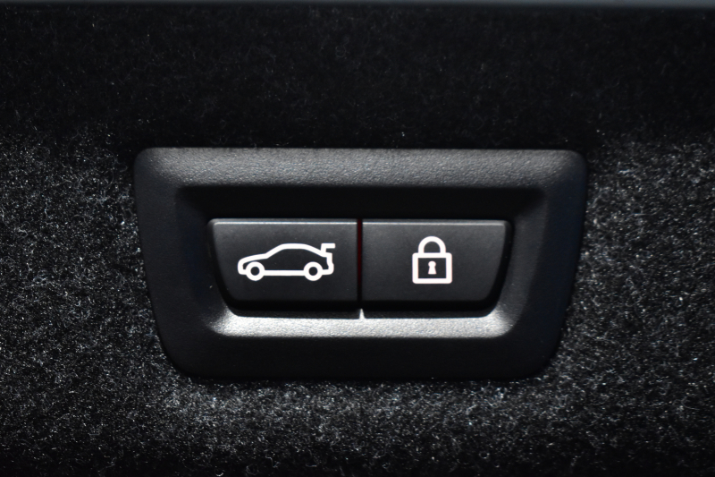 BMW 5シリーズ 530i Mｽﾎﾟｰﾂ ﾊｲﾗｲﾝP 液晶ﾒｰﾀｰ  高出力ﾓﾃﾞﾙ  全席ﾋｰﾀｰ付ｱｲﾎﾞﾘｰﾚｻﾞｰ LEDﾍｯﾄﾞﾗｲﾄ 追従ACC 車線変更警告 ﾀｯﾁﾊﾟﾈﾙ対応iﾄﾞﾗｲﾌﾞHDDﾅﾋﾞﾌﾙｾｸﾞ 3Dﾋﾞｭｰ ｽﾃｱﾘﾝｸﾞｻﾎﾟｰﾄ Pｱｼｽﾄﾌﾟﾗｽ 電動ﾄﾗﾝｸ ｽﾏｰﾄｷｰ 2年保証