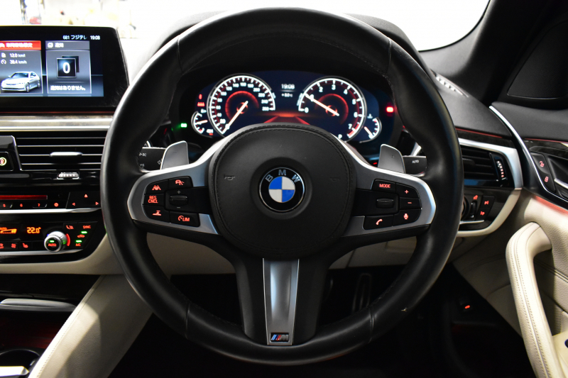 BMW 5シリーズ 530i Mｽﾎﾟｰﾂ ﾊｲﾗｲﾝP 液晶ﾒｰﾀｰ  高出力ﾓﾃﾞﾙ  全席ﾋｰﾀｰ付ｱｲﾎﾞﾘｰﾚｻﾞｰ LEDﾍｯﾄﾞﾗｲﾄ 追従ACC 車線変更警告 ﾀｯﾁﾊﾟﾈﾙ対応iﾄﾞﾗｲﾌﾞHDDﾅﾋﾞﾌﾙｾｸﾞ 3Dﾋﾞｭｰ ｽﾃｱﾘﾝｸﾞｻﾎﾟｰﾄ Pｱｼｽﾄﾌﾟﾗｽ 電動ﾄﾗﾝｸ ｽﾏｰﾄｷｰ 2年保証