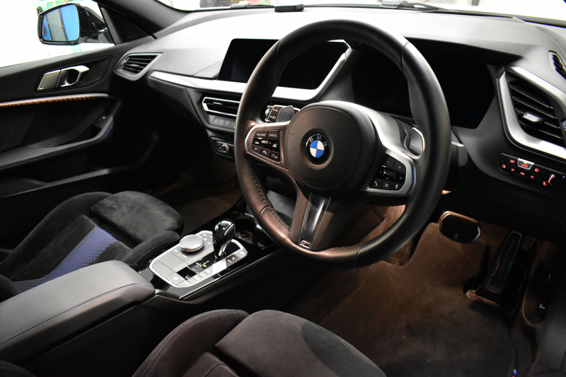 BMW 2シリーズ M235iｸﾞﾗﾝｸｰﾍﾟ Xﾄﾞﾗｲﾌﾞ ｱﾀﾞﾌﾟﾃｨﾌﾞｻｽﾍﾟﾝｼｮﾝ HUD Mｽﾎﾟｰﾂｼｰﾄ 追従ACC  ﾍｷｻｺﾞﾅﾙLEDﾍｯﾄﾞﾗｲﾄ Mｽﾎﾟｰﾂﾌﾞﾚｰｷ 車線変更&逸脱&歩行者警告 ﾗｲﾌﾞｺｯｸﾋﾟｯﾄ ｱｯﾌﾟﾙｶｰﾌﾟﾚｲ ﾀｯﾁﾊﾟﾈﾙﾅﾋﾞ Bｶﾒﾗ ｽﾏｰﾄｷｰ 2年保証