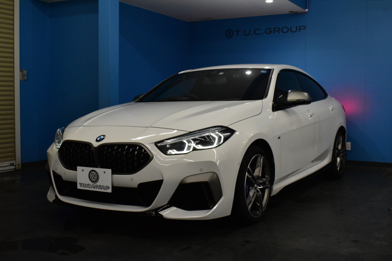 BMW 2シリーズ M235iｸﾞﾗﾝｸｰﾍﾟ Xﾄﾞﾗｲﾌﾞ ｱﾀﾞﾌﾟﾃｨﾌﾞｻｽﾍﾟﾝｼｮﾝ HUD Mｽﾎﾟｰﾂｼｰﾄ 追従ACC  ﾍｷｻｺﾞﾅﾙLEDﾍｯﾄﾞﾗｲﾄ Mｽﾎﾟｰﾂﾌﾞﾚｰｷ 車線変更&逸脱&歩行者警告 ﾗｲﾌﾞｺｯｸﾋﾟｯﾄ ｱｯﾌﾟﾙｶｰﾌﾟﾚｲ ﾀｯﾁﾊﾟﾈﾙﾅﾋﾞ Bｶﾒﾗ ｽﾏｰﾄｷｰ 2年保証