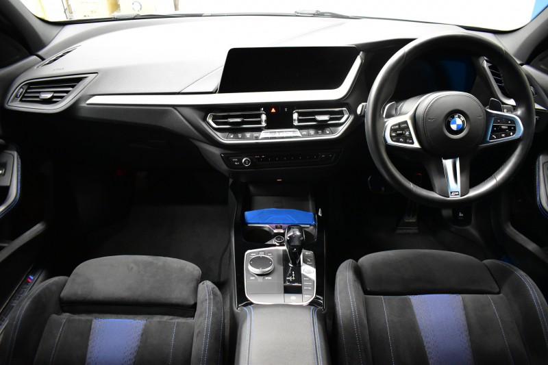 BMW 1シリーズ M135i xDrive ﾌﾙﾀｲﾑ4WD ﾃﾞﾋﾞｭｰP ｺﾝﾌｫｰﾄP ﾅﾋﾞｹﾞｰｼｮﾝP 可変ｻｽﾍﾟﾝｼｮﾝ Mｽﾎﾟｰﾂﾌﾞﾚｰｷ ACC Pｱｼｽﾄ BMWﾗｲﾌﾞｺｯｸﾋﾟｯﾄ ﾋｰﾀｰ付ｱﾙｶﾝﾀｰﾗｺﾝﾋﾞｽﾎﾟｰﾂｼｰﾄ ﾀｯﾁﾊﾟﾈﾙﾅﾋﾞ ｱｯﾌﾟﾙｶｰﾌﾟﾚｲ ﾍｷｻｺﾞﾅﾙLEDﾍｯﾄﾞﾗｲﾄ  2年保証