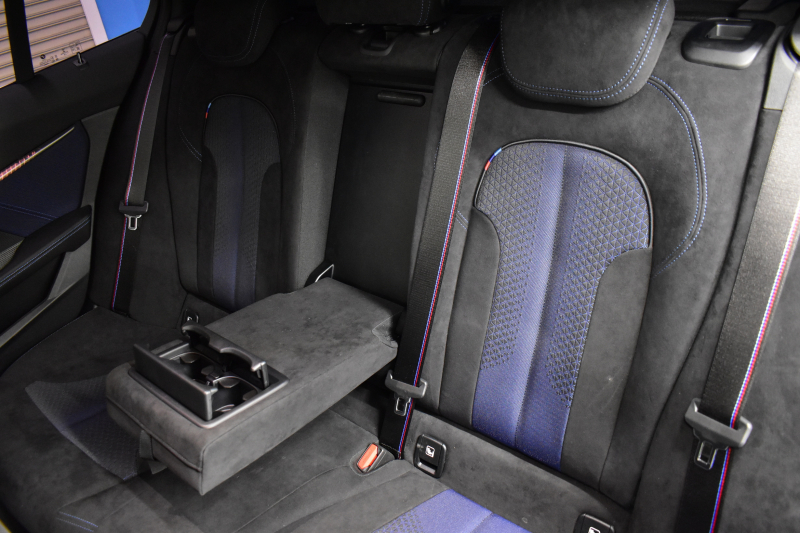 BMW 1シリーズ M135i xDrive ﾌﾙﾀｲﾑ4WD ﾃﾞﾋﾞｭｰP ｺﾝﾌｫｰﾄP ﾅﾋﾞｹﾞｰｼｮﾝP 可変ｻｽﾍﾟﾝｼｮﾝ Mｽﾎﾟｰﾂﾌﾞﾚｰｷ ACC Pｱｼｽﾄ BMWﾗｲﾌﾞｺｯｸﾋﾟｯﾄ ﾋｰﾀｰ付ｱﾙｶﾝﾀｰﾗｺﾝﾋﾞｽﾎﾟｰﾂｼｰﾄ ﾀｯﾁﾊﾟﾈﾙﾅﾋﾞ ｱｯﾌﾟﾙｶｰﾌﾟﾚｲ ﾍｷｻｺﾞﾅﾙLEDﾍｯﾄﾞﾗｲﾄ  2年保証