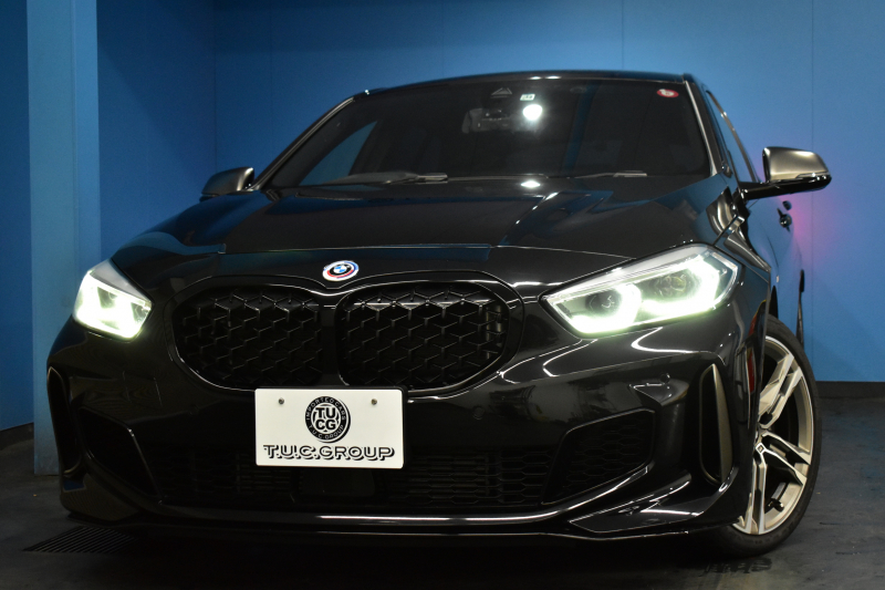 BMW 1シリーズ M135i xDrive ﾌﾙﾀｲﾑ4WD ﾃﾞﾋﾞｭｰP ｺﾝﾌｫｰﾄP ﾅﾋﾞｹﾞｰｼｮﾝP 可変ｻｽﾍﾟﾝｼｮﾝ Mｽﾎﾟｰﾂﾌﾞﾚｰｷ ACC Pｱｼｽﾄ BMWﾗｲﾌﾞｺｯｸﾋﾟｯﾄ ﾋｰﾀｰ付ｱﾙｶﾝﾀｰﾗｺﾝﾋﾞｽﾎﾟｰﾂｼｰﾄ ﾀｯﾁﾊﾟﾈﾙﾅﾋﾞ ｱｯﾌﾟﾙｶｰﾌﾟﾚｲ ﾍｷｻｺﾞﾅﾙLEDﾍｯﾄﾞﾗｲﾄ  2年保証