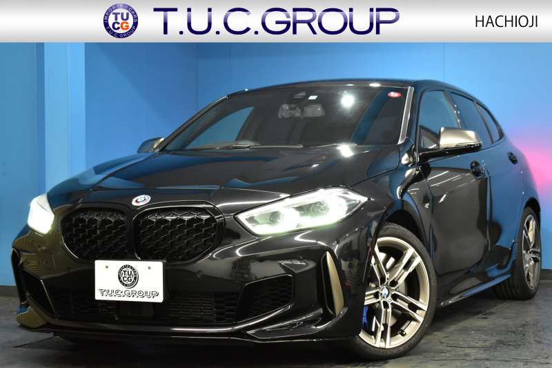 BMW 1シリーズ M135i xDrive ﾌﾙﾀｲﾑ4WD ﾃﾞﾋﾞｭｰP ｺﾝﾌｫｰﾄP ﾅﾋﾞｹﾞｰｼｮﾝP 可変ｻｽﾍﾟﾝｼｮﾝ Mｽﾎﾟｰﾂﾌﾞﾚｰｷ ACC Pｱｼｽﾄ BMWﾗｲﾌﾞｺｯｸﾋﾟｯﾄ ﾋｰﾀｰ付ｱﾙｶﾝﾀｰﾗｺﾝﾋﾞｽﾎﾟｰﾂｼｰﾄ ﾀｯﾁﾊﾟﾈﾙﾅﾋﾞ ｱｯﾌﾟﾙｶｰﾌﾟﾚｲ ﾍｷｻｺﾞﾅﾙLEDﾍｯﾄﾞﾗｲﾄ  2年保証
