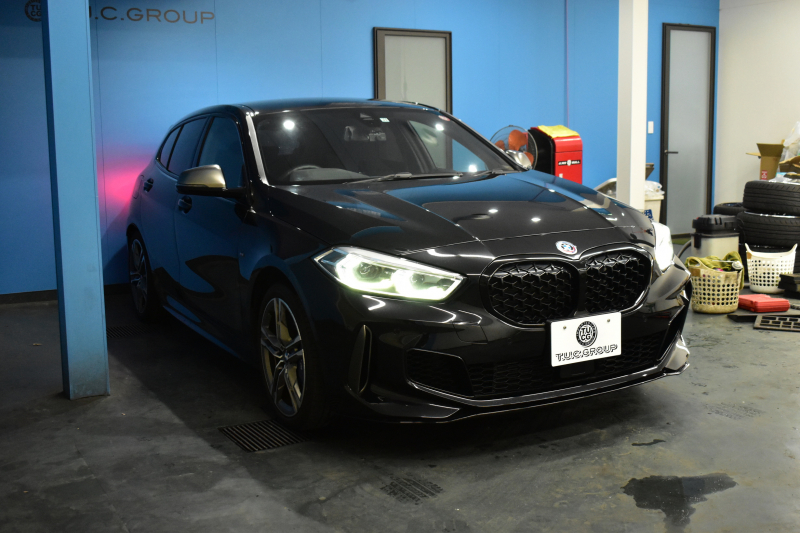 BMW 1シリーズ M135i xDrive ﾌﾙﾀｲﾑ4WD ﾃﾞﾋﾞｭｰP ｺﾝﾌｫｰﾄP ﾅﾋﾞｹﾞｰｼｮﾝP 可変ｻｽﾍﾟﾝｼｮﾝ Mｽﾎﾟｰﾂﾌﾞﾚｰｷ ACC Pｱｼｽﾄ BMWﾗｲﾌﾞｺｯｸﾋﾟｯﾄ ﾋｰﾀｰ付ｱﾙｶﾝﾀｰﾗｺﾝﾋﾞｽﾎﾟｰﾂｼｰﾄ ﾀｯﾁﾊﾟﾈﾙﾅﾋﾞ ｱｯﾌﾟﾙｶｰﾌﾟﾚｲ ﾍｷｻｺﾞﾅﾙLEDﾍｯﾄﾞﾗｲﾄ  2年保証