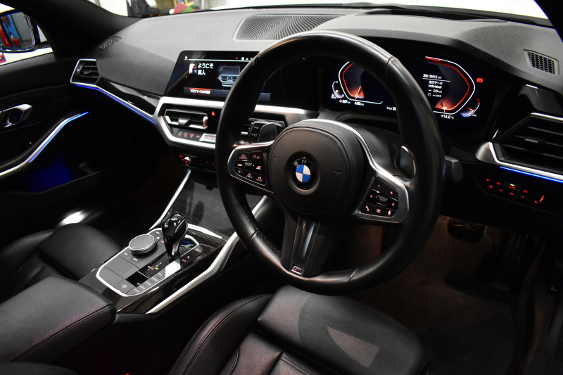 BMW 3シリーズ 320d Xﾄﾞﾗｲﾌﾞ Mｽﾎﾟｰﾂ G20型 4WD ﾌｧｽﾄﾄﾗｯｸP ｺﾝﾌｫｰﾄP ﾊｲﾗｲﾝP 可変Mｻｽ Mｽﾎﾟｰﾂﾌﾞﾚｰｷ 19AW ﾋｰﾀｰ付黒革 ﾀｯﾁﾊﾟﾈﾙﾅﾋﾞBｶﾒﾗ ｱｯﾌﾟﾙｶｰﾌﾟﾚｲ  追従ACC HUD LEDﾍｯﾄﾞﾗｲﾄ 電動ﾄﾗﾝｸ 側面衝突&車線変更&逸脱&歩行者警告 液晶ﾒｰﾀｰ 後退ｱｼｽﾄ 2年保証