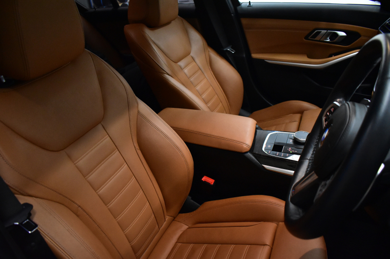 BMW 3シリーズ 320i Mｽﾎﾟｰﾂ G20型 ﾊｲﾗｲﾝP ﾊﾟｰｷﾝｸﾞｱｼｽﾄﾌﾟﾗｽ ﾋｰﾀｰ付茶革 追従ACC LEDﾍｯﾄﾞﾗｲﾄ  3Dﾋﾞｭｰ全周囲ｶﾒﾗ ﾀｯﾁﾊﾟﾈﾙﾅﾋﾞ ｱｯﾌﾟﾙｶｰﾌﾟﾚｲ 側面衝突&車線変更&逸脱&歩行者警告 液晶ﾒｰﾀｰ 後退ｱｼｽﾄ ｱｸﾃｨﾌﾞPDC緊急ﾌﾞﾚｰｷ 18AW  2年保証