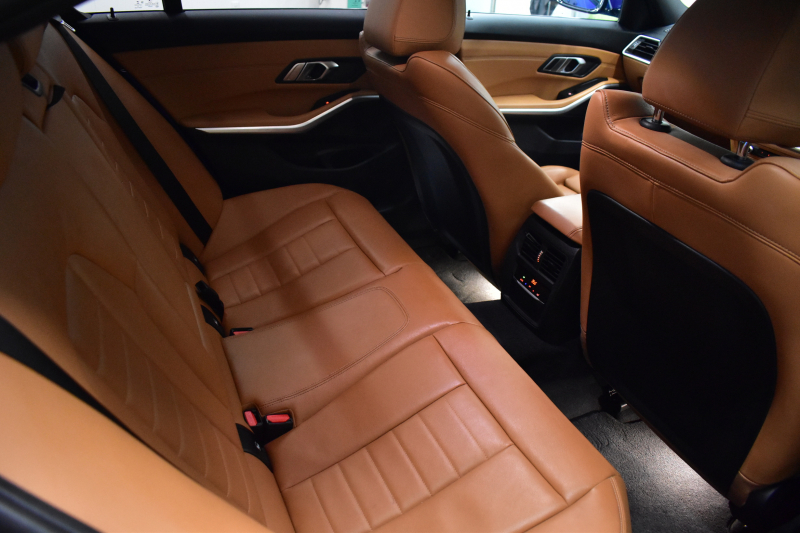 BMW 3シリーズ 320i Mｽﾎﾟｰﾂ G20型 ﾊｲﾗｲﾝP ﾊﾟｰｷﾝｸﾞｱｼｽﾄﾌﾟﾗｽ ﾋｰﾀｰ付茶革 追従ACC LEDﾍｯﾄﾞﾗｲﾄ  3Dﾋﾞｭｰ全周囲ｶﾒﾗ ﾀｯﾁﾊﾟﾈﾙﾅﾋﾞ ｱｯﾌﾟﾙｶｰﾌﾟﾚｲ 側面衝突&車線変更&逸脱&歩行者警告 液晶ﾒｰﾀｰ 後退ｱｼｽﾄ ｱｸﾃｨﾌﾞPDC緊急ﾌﾞﾚｰｷ 18AW  2年保証