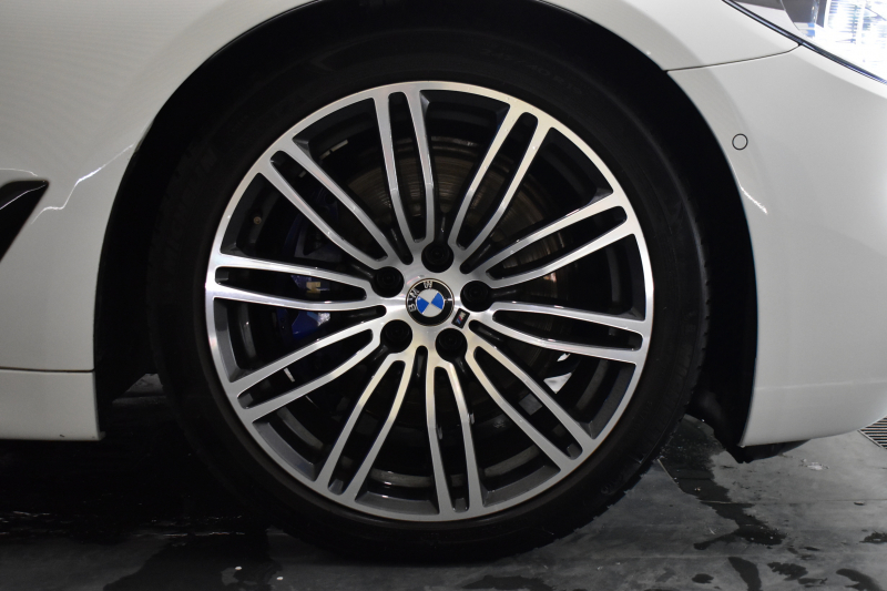 BMW 5シリーズ 530iﾂｰﾘﾝｸﾞ Mｽﾎﾟｰﾂ ﾊｲﾗｲﾝP 新ﾃﾞｻﾞｲﾝ液晶ﾒｰﾀｰ LEDﾍｯﾄﾞﾗｲﾄ 全席ｼｰﾄﾋｰﾀｰ 付黒革 追従ACC HUD ﾀｯﾁﾊﾟﾈﾙHDDﾅﾋﾞ 3Dﾋﾞｭｰ Pｱｼｽﾄ 車線変更&逸脱&歩行者警告  19AW 2年保証