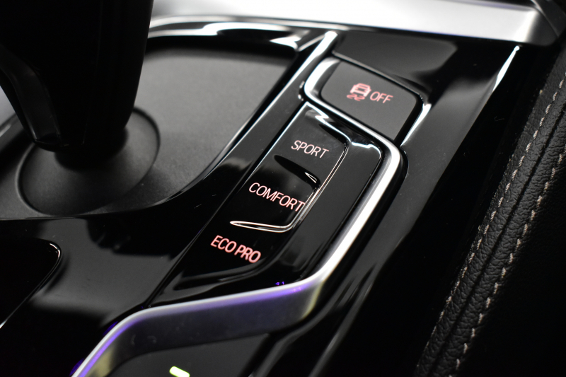 BMW 5シリーズ 530iﾂｰﾘﾝｸﾞ Mｽﾎﾟｰﾂ ﾊｲﾗｲﾝP 新ﾃﾞｻﾞｲﾝ液晶ﾒｰﾀｰ LEDﾍｯﾄﾞﾗｲﾄ 全席ｼｰﾄﾋｰﾀｰ 付黒革 追従ACC HUD ﾀｯﾁﾊﾟﾈﾙHDDﾅﾋﾞ 3Dﾋﾞｭｰ Pｱｼｽﾄ 車線変更&逸脱&歩行者警告  19AW 2年保証