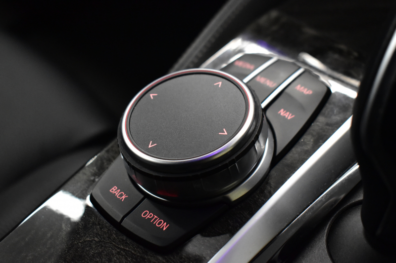 BMW 5シリーズ 530iﾂｰﾘﾝｸﾞ Mｽﾎﾟｰﾂ ﾊｲﾗｲﾝP 新ﾃﾞｻﾞｲﾝ液晶ﾒｰﾀｰ LEDﾍｯﾄﾞﾗｲﾄ 全席ｼｰﾄﾋｰﾀｰ 付黒革 追従ACC HUD ﾀｯﾁﾊﾟﾈﾙHDDﾅﾋﾞ 3Dﾋﾞｭｰ Pｱｼｽﾄ 車線変更&逸脱&歩行者警告  19AW 2年保証