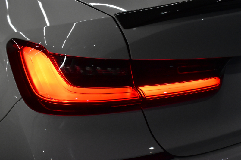 BMW 3シリーズ 330i Mｽﾎﾟｰﾂ G20型 高出力 ｲﾉﾍﾞｰｼｮﾝ&ﾊｲﾗｲﾝ&ｺﾝﾌｫｰﾄP 3Dﾃﾞｻﾞｲﾝﾏﾌﾗｰ&ﾀﾞｳﾝｻｽ ﾚｰｻﾞｰLEDﾗｲﾄ ﾋｰﾀｰ付黒革 HUD ACC 19AW Mｽﾎﾟｰﾂﾌﾞﾚｰｷ ﾊﾟｰｷﾝｸﾞｱｼｽﾄ+  3Dﾋﾞｭｰ全周囲ｶﾒﾗ ﾀｯﾁﾊﾟﾈﾙﾅﾋﾞ ｱｯﾌﾟﾙｶｰﾌﾟﾚｲ 側面衝突&車線変更警告  2年保証