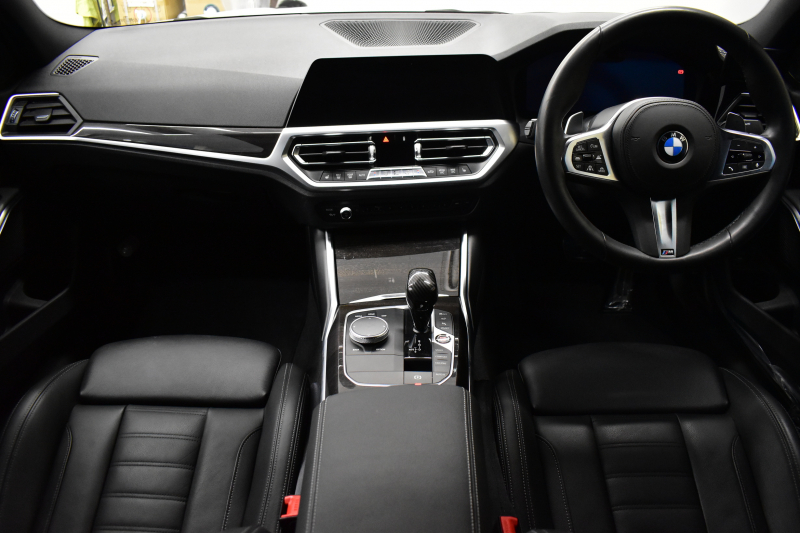 BMW 3シリーズ 330i Mｽﾎﾟｰﾂ G20型 高出力 ｲﾉﾍﾞｰｼｮﾝ&ﾊｲﾗｲﾝ&ｺﾝﾌｫｰﾄP 3Dﾃﾞｻﾞｲﾝﾏﾌﾗｰ&ﾀﾞｳﾝｻｽ ﾚｰｻﾞｰLEDﾗｲﾄ ﾋｰﾀｰ付黒革 HUD ACC 19AW Mｽﾎﾟｰﾂﾌﾞﾚｰｷ ﾊﾟｰｷﾝｸﾞｱｼｽﾄ+  3Dﾋﾞｭｰ全周囲ｶﾒﾗ ﾀｯﾁﾊﾟﾈﾙﾅﾋﾞ ｱｯﾌﾟﾙｶｰﾌﾟﾚｲ 側面衝突&車線変更警告  2年保証