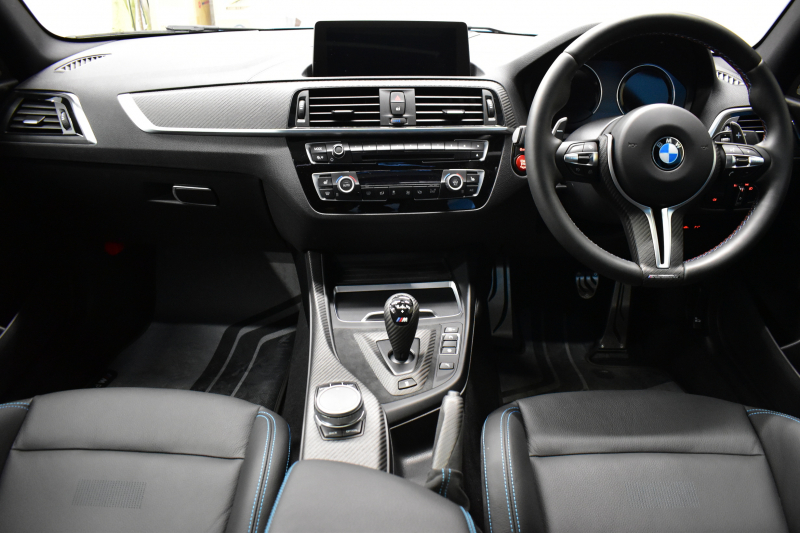 BMW Mシリーズ M2 ｺﾝﾍﾟﾃｨｼｮﾝ MDCT 7速DCT LCI後期 ｾﾚｸﾄ&MﾄﾞﾗｲﾊﾞｰｽﾞP ｻﾝR 最高速270㎞/h  ﾍｷｻｺﾞﾅﾙLEDﾍｯﾄﾞﾗｲﾄ&ﾃｰﾙ ﾋｰﾀｰ付黒革 harman/kardon ﾀｯﾁﾊﾟﾈﾙHDDﾅﾋﾞBｶﾒﾗ 19AW 車線逸脱&歩行者警告 衝突軽減ﾌﾞﾚｰｷ ｶｰﾎﾞﾝｲﾝﾃﾘｱ Mｼｰﾄﾍﾞﾙﾄ  2年保証