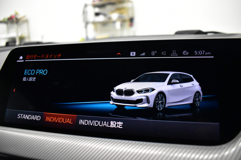 BMW 1シリーズ M135i xDrive 4WD ﾃﾞﾋﾞｭｰP ｺﾝﾌｫｰﾄ&ﾅﾋﾞｹﾞｰｼｮﾝP ﾋｰﾀｰ付ﾌﾞﾗｯｸﾚｻﾞｰMｽﾎﾟｰﾂｼｰﾄ 可変ｻｽﾍﾟﾝｼｮﾝ Mｼｰﾄﾍﾞﾙﾄ Mｽﾎﾟｰﾂﾌﾞﾚｰｷ ACC Pｱｼｽﾄ BMWﾗｲﾌﾞｺｯｸﾋﾟｯﾄ ﾀｯﾁﾊﾟﾈﾙﾅﾋﾞ ｱｯﾌﾟﾙｶｰﾌﾟﾚｲ ﾍｷｻｺﾞﾅﾙLEDﾍｯﾄﾞﾗｲﾄ  2年保証