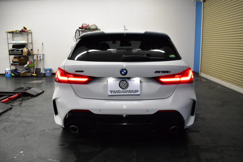 BMW 1シリーズ M135i xDrive 4WD ﾃﾞﾋﾞｭｰP ｺﾝﾌｫｰﾄ&ﾅﾋﾞｹﾞｰｼｮﾝP ﾋｰﾀｰ付ﾌﾞﾗｯｸﾚｻﾞｰMｽﾎﾟｰﾂｼｰﾄ 可変ｻｽﾍﾟﾝｼｮﾝ Mｼｰﾄﾍﾞﾙﾄ Mｽﾎﾟｰﾂﾌﾞﾚｰｷ ACC Pｱｼｽﾄ BMWﾗｲﾌﾞｺｯｸﾋﾟｯﾄ ﾀｯﾁﾊﾟﾈﾙﾅﾋﾞ ｱｯﾌﾟﾙｶｰﾌﾟﾚｲ ﾍｷｻｺﾞﾅﾙLEDﾍｯﾄﾞﾗｲﾄ  2年保証