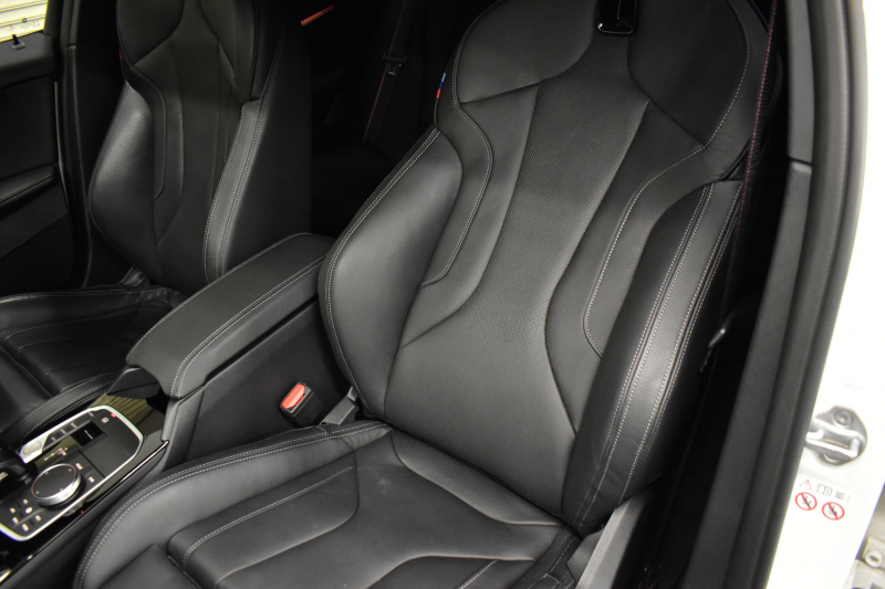 BMW 1シリーズ M135i xDrive 4WD ﾃﾞﾋﾞｭｰP ｺﾝﾌｫｰﾄ&ﾅﾋﾞｹﾞｰｼｮﾝP ﾋｰﾀｰ付ﾌﾞﾗｯｸﾚｻﾞｰMｽﾎﾟｰﾂｼｰﾄ 可変ｻｽﾍﾟﾝｼｮﾝ Mｼｰﾄﾍﾞﾙﾄ Mｽﾎﾟｰﾂﾌﾞﾚｰｷ ACC Pｱｼｽﾄ BMWﾗｲﾌﾞｺｯｸﾋﾟｯﾄ ﾀｯﾁﾊﾟﾈﾙﾅﾋﾞ ｱｯﾌﾟﾙｶｰﾌﾟﾚｲ ﾍｷｻｺﾞﾅﾙLEDﾍｯﾄﾞﾗｲﾄ  2年保証