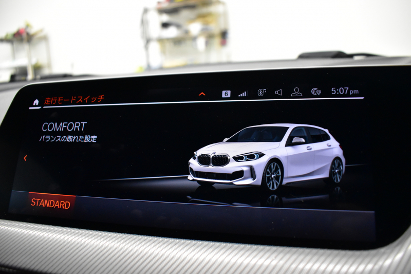 BMW 1シリーズ M135i xDrive 4WD ﾃﾞﾋﾞｭｰP ｺﾝﾌｫｰﾄ&ﾅﾋﾞｹﾞｰｼｮﾝP ﾋｰﾀｰ付ﾌﾞﾗｯｸﾚｻﾞｰMｽﾎﾟｰﾂｼｰﾄ 可変ｻｽﾍﾟﾝｼｮﾝ Mｼｰﾄﾍﾞﾙﾄ Mｽﾎﾟｰﾂﾌﾞﾚｰｷ ACC Pｱｼｽﾄ BMWﾗｲﾌﾞｺｯｸﾋﾟｯﾄ ﾀｯﾁﾊﾟﾈﾙﾅﾋﾞ ｱｯﾌﾟﾙｶｰﾌﾟﾚｲ ﾍｷｻｺﾞﾅﾙLEDﾍｯﾄﾞﾗｲﾄ  2年保証