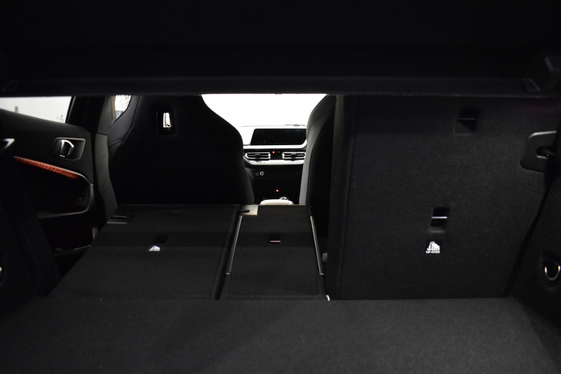 BMW 1シリーズ M135i xDrive 4WD ﾃﾞﾋﾞｭｰP ｺﾝﾌｫｰﾄ&ﾅﾋﾞｹﾞｰｼｮﾝP ﾋｰﾀｰ付ﾌﾞﾗｯｸﾚｻﾞｰMｽﾎﾟｰﾂｼｰﾄ 可変ｻｽﾍﾟﾝｼｮﾝ Mｼｰﾄﾍﾞﾙﾄ Mｽﾎﾟｰﾂﾌﾞﾚｰｷ ACC Pｱｼｽﾄ BMWﾗｲﾌﾞｺｯｸﾋﾟｯﾄ ﾀｯﾁﾊﾟﾈﾙﾅﾋﾞ ｱｯﾌﾟﾙｶｰﾌﾟﾚｲ ﾍｷｻｺﾞﾅﾙLEDﾍｯﾄﾞﾗｲﾄ  2年保証