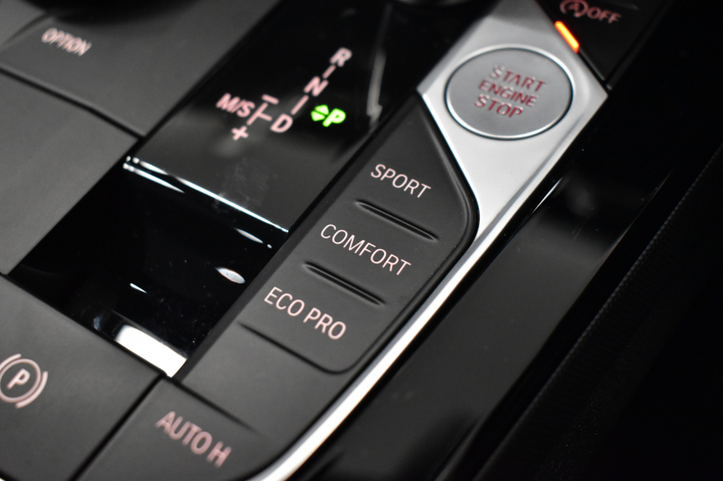 BMW 1シリーズ M135i xDrive 4WD ﾃﾞﾋﾞｭｰP ｺﾝﾌｫｰﾄ&ﾅﾋﾞｹﾞｰｼｮﾝP ﾋｰﾀｰ付ﾌﾞﾗｯｸﾚｻﾞｰMｽﾎﾟｰﾂｼｰﾄ 可変ｻｽﾍﾟﾝｼｮﾝ Mｼｰﾄﾍﾞﾙﾄ Mｽﾎﾟｰﾂﾌﾞﾚｰｷ ACC Pｱｼｽﾄ BMWﾗｲﾌﾞｺｯｸﾋﾟｯﾄ ﾀｯﾁﾊﾟﾈﾙﾅﾋﾞ ｱｯﾌﾟﾙｶｰﾌﾟﾚｲ ﾍｷｻｺﾞﾅﾙLEDﾍｯﾄﾞﾗｲﾄ  2年保証