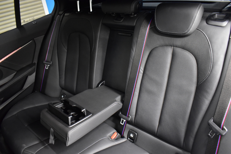 BMW 1シリーズ M135i xDrive 4WD ﾃﾞﾋﾞｭｰP ｺﾝﾌｫｰﾄ&ﾅﾋﾞｹﾞｰｼｮﾝP ﾋｰﾀｰ付ﾌﾞﾗｯｸﾚｻﾞｰMｽﾎﾟｰﾂｼｰﾄ 可変ｻｽﾍﾟﾝｼｮﾝ Mｼｰﾄﾍﾞﾙﾄ Mｽﾎﾟｰﾂﾌﾞﾚｰｷ ACC Pｱｼｽﾄ BMWﾗｲﾌﾞｺｯｸﾋﾟｯﾄ ﾀｯﾁﾊﾟﾈﾙﾅﾋﾞ ｱｯﾌﾟﾙｶｰﾌﾟﾚｲ ﾍｷｻｺﾞﾅﾙLEDﾍｯﾄﾞﾗｲﾄ  2年保証