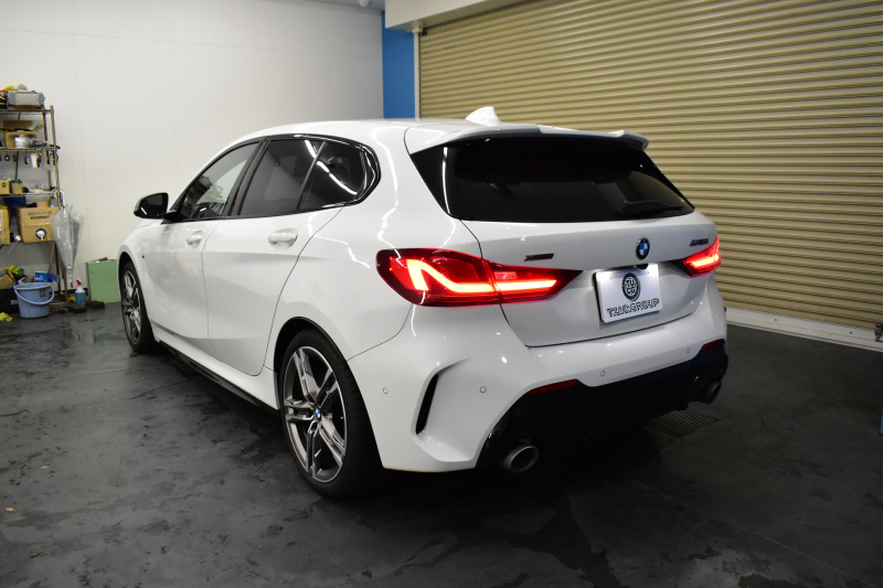 BMW 1シリーズ M135i xDrive 4WD ﾃﾞﾋﾞｭｰP ｺﾝﾌｫｰﾄ&ﾅﾋﾞｹﾞｰｼｮﾝP ﾋｰﾀｰ付ﾌﾞﾗｯｸﾚｻﾞｰMｽﾎﾟｰﾂｼｰﾄ 可変ｻｽﾍﾟﾝｼｮﾝ Mｼｰﾄﾍﾞﾙﾄ Mｽﾎﾟｰﾂﾌﾞﾚｰｷ ACC Pｱｼｽﾄ BMWﾗｲﾌﾞｺｯｸﾋﾟｯﾄ ﾀｯﾁﾊﾟﾈﾙﾅﾋﾞ ｱｯﾌﾟﾙｶｰﾌﾟﾚｲ ﾍｷｻｺﾞﾅﾙLEDﾍｯﾄﾞﾗｲﾄ  2年保証