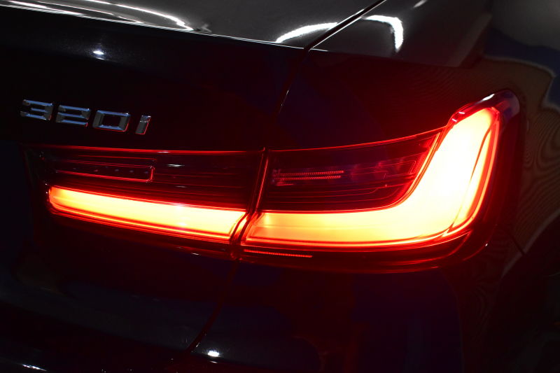 BMW 3シリーズ 320i Mｽﾎﾟｰﾂ G20型 ﾊﾟｰｷﾝｸﾞｱｼｽﾄﾌﾟﾗｽ 追従ACC LEDﾍｯﾄﾞﾗｲﾄ ｼｰﾄﾋｰﾀｰ 3Dﾋﾞｭｰ全周囲ｶﾒﾗ ﾀｯﾁﾊﾟﾈﾙﾅﾋﾞ ｱｯﾌﾟﾙｶｰﾌﾟﾚｲ 側面衝突&車線変更&逸脱&歩行者警告 液晶ﾒｰﾀｰ 後退ｱｼｽﾄ ｱｸﾃｨﾌﾞPDC緊急ﾌﾞﾚｰｷ 18AW  2年保証