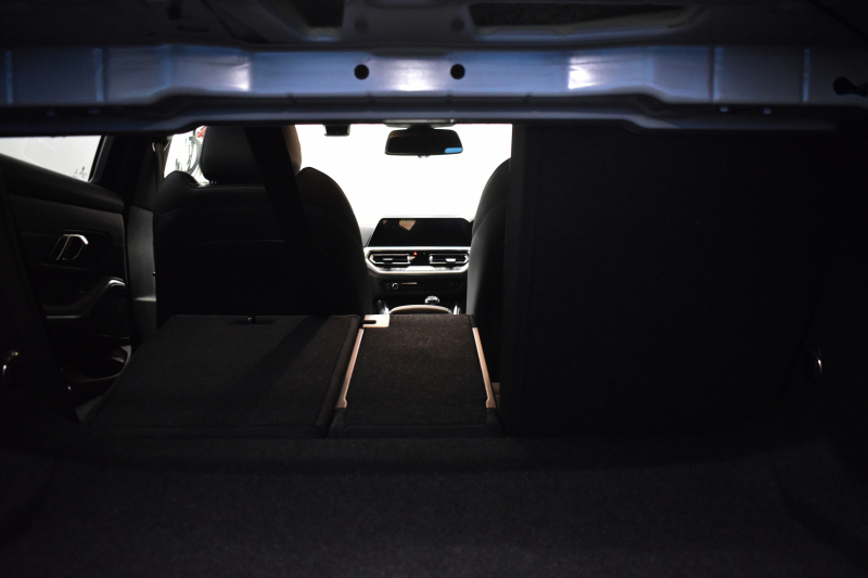 BMW 3シリーズ 330i Mｽﾎﾟｰﾂ G20型 高出力 ｲﾉﾍﾞｰｼｮﾝ&ﾊｲﾗｲﾝ&ｺﾝﾌｫｰﾄP ﾚｰｻﾞｰLEDﾗｲﾄ ﾋｰﾀｰ付黒革 HUD ACC 18AW Mｽﾎﾟｰﾂﾌﾞﾚｰｷ ﾊﾟｰｷﾝｸﾞｱｼｽﾄ+  3Dﾋﾞｭｰ全周囲ｶﾒﾗ ﾀｯﾁﾊﾟﾈﾙﾅﾋﾞ ｱｯﾌﾟﾙｶｰﾌﾟﾚｲ 側面衝突&車線変更警告  2年保証