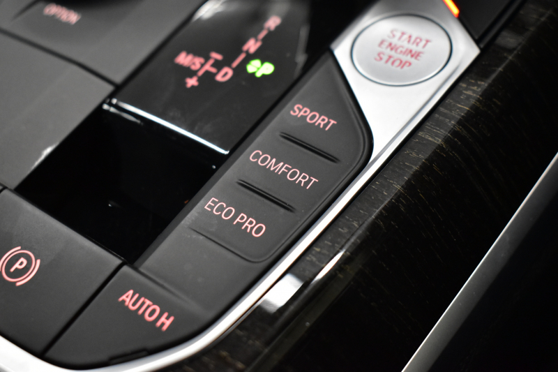 BMW 3シリーズ 330i Mｽﾎﾟｰﾂ G20型 高出力 ｲﾉﾍﾞｰｼｮﾝ&ﾊｲﾗｲﾝ&ｺﾝﾌｫｰﾄP ﾚｰｻﾞｰLEDﾗｲﾄ ﾋｰﾀｰ付黒革 HUD ACC 18AW Mｽﾎﾟｰﾂﾌﾞﾚｰｷ ﾊﾟｰｷﾝｸﾞｱｼｽﾄ+  3Dﾋﾞｭｰ全周囲ｶﾒﾗ ﾀｯﾁﾊﾟﾈﾙﾅﾋﾞ ｱｯﾌﾟﾙｶｰﾌﾟﾚｲ 側面衝突&車線変更警告  2年保証