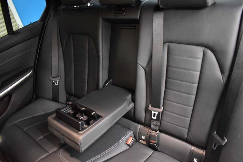 BMW 3シリーズ 330i Mｽﾎﾟｰﾂ G20型 高出力 ｲﾉﾍﾞｰｼｮﾝ&ﾊｲﾗｲﾝ&ｺﾝﾌｫｰﾄP ﾚｰｻﾞｰLEDﾗｲﾄ ﾋｰﾀｰ付黒革 HUD ACC 18AW Mｽﾎﾟｰﾂﾌﾞﾚｰｷ ﾊﾟｰｷﾝｸﾞｱｼｽﾄ+  3Dﾋﾞｭｰ全周囲ｶﾒﾗ ﾀｯﾁﾊﾟﾈﾙﾅﾋﾞ ｱｯﾌﾟﾙｶｰﾌﾟﾚｲ 側面衝突&車線変更警告  2年保証