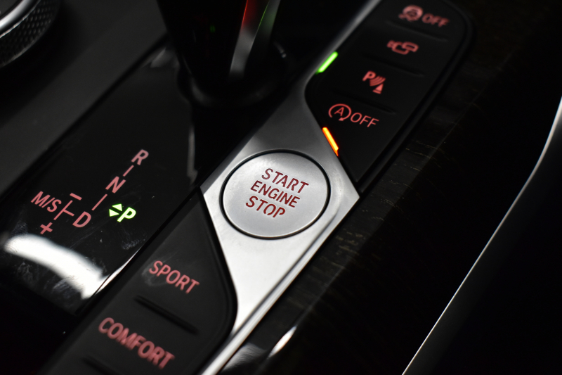 BMW 3シリーズ 330i Mｽﾎﾟｰﾂ G20型 高出力 ｲﾉﾍﾞｰｼｮﾝ&ﾊｲﾗｲﾝ&ｺﾝﾌｫｰﾄP ﾚｰｻﾞｰLEDﾗｲﾄ ﾋｰﾀｰ付黒革 HUD ACC 18AW Mｽﾎﾟｰﾂﾌﾞﾚｰｷ ﾊﾟｰｷﾝｸﾞｱｼｽﾄ+  3Dﾋﾞｭｰ全周囲ｶﾒﾗ ﾀｯﾁﾊﾟﾈﾙﾅﾋﾞ ｱｯﾌﾟﾙｶｰﾌﾟﾚｲ 側面衝突&車線変更警告  2年保証