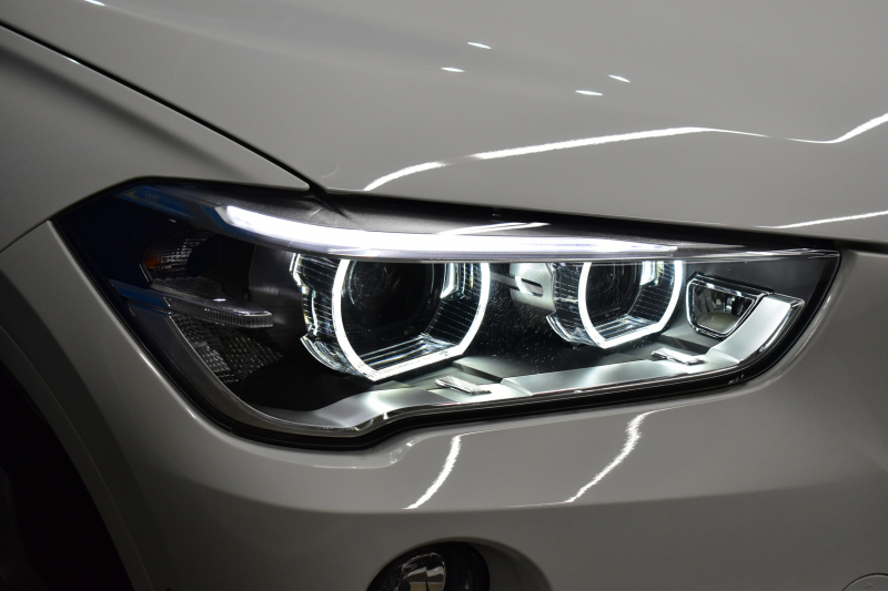 BMW X1 Xdrive20i Mｽﾎﾟｰﾂ 中期 4WD ｱﾄﾞﾊﾞﾝｽﾄﾞｱｸﾃｨﾌﾞｾｰﾌﾃｨ&ｺﾝﾌｫｰﾄP 追従ACC HUD ﾋｰﾀｰ付黒革 ｱﾙﾊﾟｲﾝ製後席用ﾓﾆﾀｰ ﾌﾙｾｸﾞTV  NEWﾃﾞｻﾞｲﾝﾒｰﾀｰ 電子ｼﾌﾄ ﾀｯﾁﾊﾟﾈﾙﾅﾋﾞBｶﾒﾗ Pｱｼｽﾄ LEDﾍｯﾄﾞﾗｲﾄ 衝突軽減 車線逸脱&歩行者警告 電動Rｹﾞｰﾄ 2年保証