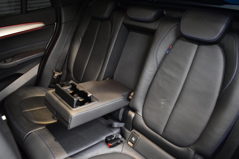 BMW X1 Xdrive20i Mｽﾎﾟｰﾂ 中期 4WD ｱﾄﾞﾊﾞﾝｽﾄﾞｱｸﾃｨﾌﾞｾｰﾌﾃｨ&ｺﾝﾌｫｰﾄP 追従ACC HUD ﾋｰﾀｰ付黒革 ｱﾙﾊﾟｲﾝ製後席用ﾓﾆﾀｰ ﾌﾙｾｸﾞTV  NEWﾃﾞｻﾞｲﾝﾒｰﾀｰ 電子ｼﾌﾄ ﾀｯﾁﾊﾟﾈﾙﾅﾋﾞBｶﾒﾗ Pｱｼｽﾄ LEDﾍｯﾄﾞﾗｲﾄ 衝突軽減 車線逸脱&歩行者警告 電動Rｹﾞｰﾄ 2年保証