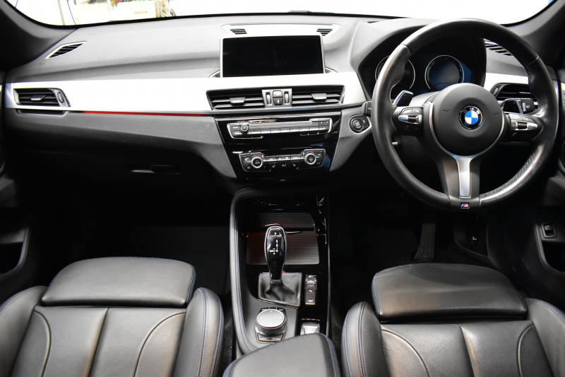 BMW X1 Xdrive20i Mｽﾎﾟｰﾂ 中期 4WD ｱﾄﾞﾊﾞﾝｽﾄﾞｱｸﾃｨﾌﾞｾｰﾌﾃｨ&ｺﾝﾌｫｰﾄP 追従ACC HUD ﾋｰﾀｰ付黒革 ｱﾙﾊﾟｲﾝ製後席用ﾓﾆﾀｰ ﾌﾙｾｸﾞTV  NEWﾃﾞｻﾞｲﾝﾒｰﾀｰ 電子ｼﾌﾄ ﾀｯﾁﾊﾟﾈﾙﾅﾋﾞBｶﾒﾗ Pｱｼｽﾄ LEDﾍｯﾄﾞﾗｲﾄ 衝突軽減 車線逸脱&歩行者警告 電動Rｹﾞｰﾄ 2年保証