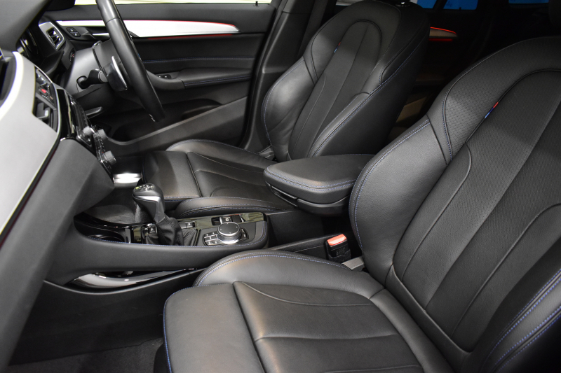 BMW X1 Xﾄﾞﾗｲﾌﾞ18d Mｽﾎﾟｰﾂ 中期ﾓﾃﾞﾙ 4WD ﾋｰﾀｰ付黒革 ｱﾄﾞﾊﾞﾝｽﾄﾞｱｸﾃｨﾌﾞｾｰﾌﾃｨ&ｺﾝﾌｫｰﾄP 追従ACC HUD ｵﾌﾟｼｮﾝ19AW NEWﾃﾞｻﾞｲﾝﾒｰﾀｰ LEDﾍｯﾄﾞﾗｲﾄ ﾀｯﾁﾊﾟﾈﾙHDDﾅﾋﾞBｶﾒﾗ 前後PDC  衝突軽減B 車線逸脱&歩行者警告 電動Rｹﾞｰﾄ ｽﾏｰﾄｷｰ 2年保証