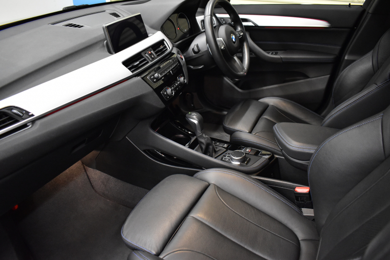 BMW X1 Xﾄﾞﾗｲﾌﾞ18d Mｽﾎﾟｰﾂ 中期ﾓﾃﾞﾙ 4WD ﾋｰﾀｰ付黒革 ｱﾄﾞﾊﾞﾝｽﾄﾞｱｸﾃｨﾌﾞｾｰﾌﾃｨ&ｺﾝﾌｫｰﾄP 追従ACC HUD ｵﾌﾟｼｮﾝ19AW NEWﾃﾞｻﾞｲﾝﾒｰﾀｰ LEDﾍｯﾄﾞﾗｲﾄ ﾀｯﾁﾊﾟﾈﾙHDDﾅﾋﾞBｶﾒﾗ 前後PDC  衝突軽減B 車線逸脱&歩行者警告 電動Rｹﾞｰﾄ ｽﾏｰﾄｷｰ 2年保証