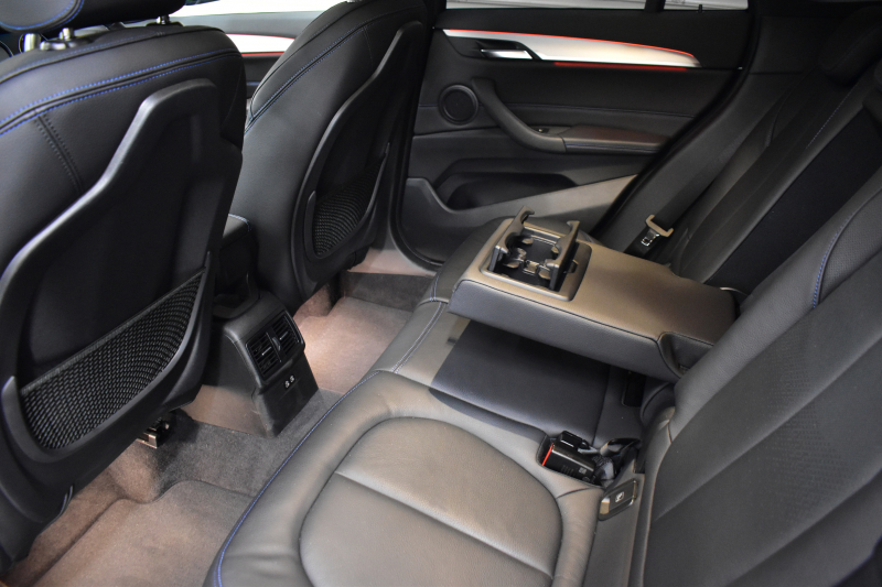 BMW X1 Xﾄﾞﾗｲﾌﾞ18d Mｽﾎﾟｰﾂ 中期ﾓﾃﾞﾙ 4WD ﾋｰﾀｰ付黒革 ｱﾄﾞﾊﾞﾝｽﾄﾞｱｸﾃｨﾌﾞｾｰﾌﾃｨ&ｺﾝﾌｫｰﾄP 追従ACC HUD ｵﾌﾟｼｮﾝ19AW NEWﾃﾞｻﾞｲﾝﾒｰﾀｰ LEDﾍｯﾄﾞﾗｲﾄ ﾀｯﾁﾊﾟﾈﾙHDDﾅﾋﾞBｶﾒﾗ 前後PDC  衝突軽減B 車線逸脱&歩行者警告 電動Rｹﾞｰﾄ ｽﾏｰﾄｷｰ 2年保証