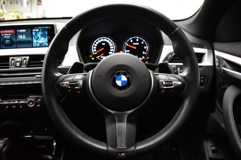BMW X1 Xﾄﾞﾗｲﾌﾞ18d Mｽﾎﾟｰﾂ 中期ﾓﾃﾞﾙ 4WD ﾋｰﾀｰ付黒革 ｱﾄﾞﾊﾞﾝｽﾄﾞｱｸﾃｨﾌﾞｾｰﾌﾃｨ&ｺﾝﾌｫｰﾄP 追従ACC HUD ｵﾌﾟｼｮﾝ19AW NEWﾃﾞｻﾞｲﾝﾒｰﾀｰ LEDﾍｯﾄﾞﾗｲﾄ ﾀｯﾁﾊﾟﾈﾙHDDﾅﾋﾞBｶﾒﾗ 前後PDC  衝突軽減B 車線逸脱&歩行者警告 電動Rｹﾞｰﾄ ｽﾏｰﾄｷｰ 2年保証