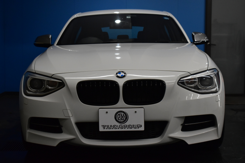 BMW 1シリーズ M135i 直6ﾀｰﾎﾞ320馬力 ｱﾀﾞﾌﾟﾃｨﾌﾞMｻｽ 大型ﾌﾞﾚｰｷｼｽﾃﾑ ｱﾙｶﾝﾀｰﾗ電動ｽﾎﾟｰﾂｼｰﾄ ﾀｯﾁﾊﾟｯﾄﾞ付iﾄﾞﾗｲﾌﾞHDDﾅﾋﾞ Bｶﾒﾗ ﾘｱPDC ﾊﾟﾄﾞﾙｼﾌﾄ 専用18AW ｽﾏｰﾄｷｰ DSRC 2年保証