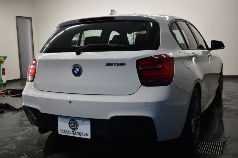 BMW 1シリーズ M135i 直6ﾀｰﾎﾞ320馬力 ｱﾀﾞﾌﾟﾃｨﾌﾞMｻｽ 大型ﾌﾞﾚｰｷｼｽﾃﾑ ｱﾙｶﾝﾀｰﾗ電動ｽﾎﾟｰﾂｼｰﾄ ﾀｯﾁﾊﾟｯﾄﾞ付iﾄﾞﾗｲﾌﾞHDDﾅﾋﾞ Bｶﾒﾗ ﾘｱPDC ﾊﾟﾄﾞﾙｼﾌﾄ 専用18AW ｽﾏｰﾄｷｰ DSRC 2年保証