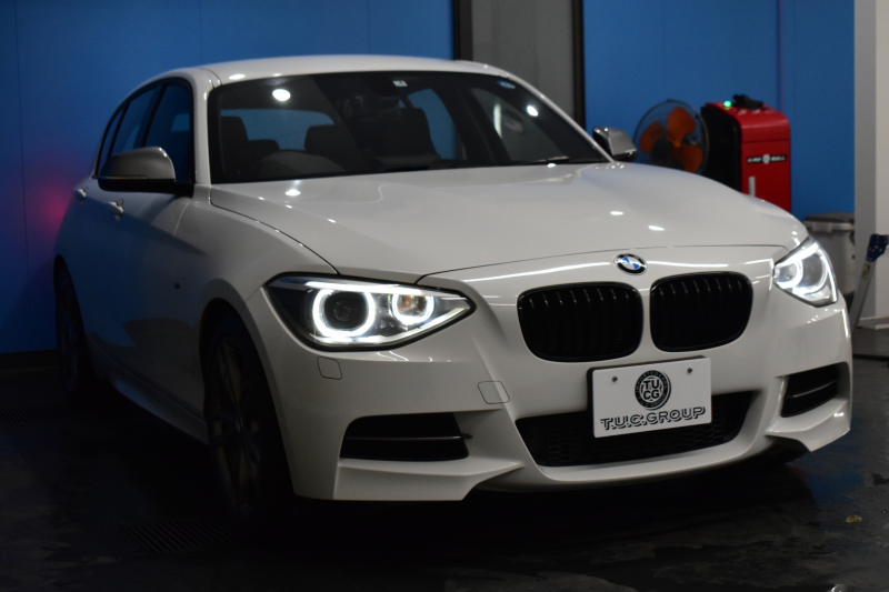 BMW 1シリーズ M135i 直6ﾀｰﾎﾞ320馬力 ｱﾀﾞﾌﾟﾃｨﾌﾞMｻｽ 大型ﾌﾞﾚｰｷｼｽﾃﾑ ｱﾙｶﾝﾀｰﾗ電動ｽﾎﾟｰﾂｼｰﾄ ﾀｯﾁﾊﾟｯﾄﾞ付iﾄﾞﾗｲﾌﾞHDDﾅﾋﾞ Bｶﾒﾗ ﾘｱPDC ﾊﾟﾄﾞﾙｼﾌﾄ 専用18AW ｽﾏｰﾄｷｰ DSRC 2年保証