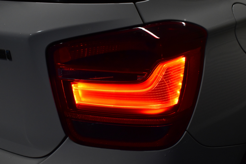 BMW 1シリーズ M135i 直6ﾀｰﾎﾞ320馬力 ｱﾀﾞﾌﾟﾃｨﾌﾞMｻｽ 大型ﾌﾞﾚｰｷｼｽﾃﾑ ｱﾙｶﾝﾀｰﾗ電動ｽﾎﾟｰﾂｼｰﾄ ﾀｯﾁﾊﾟｯﾄﾞ付iﾄﾞﾗｲﾌﾞHDDﾅﾋﾞ Bｶﾒﾗ ﾘｱPDC ﾊﾟﾄﾞﾙｼﾌﾄ 専用18AW ｽﾏｰﾄｷｰ DSRC 2年保証