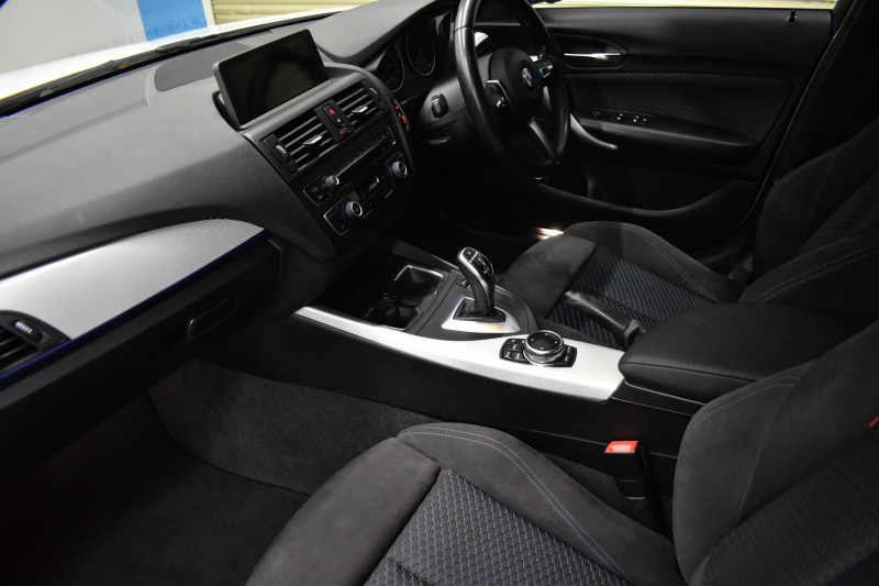 BMW 1シリーズ M135i 直6ﾀｰﾎﾞ320馬力 ｱﾀﾞﾌﾟﾃｨﾌﾞMｻｽ 大型ﾌﾞﾚｰｷｼｽﾃﾑ ｱﾙｶﾝﾀｰﾗ電動ｽﾎﾟｰﾂｼｰﾄ ﾀｯﾁﾊﾟｯﾄﾞ付iﾄﾞﾗｲﾌﾞHDDﾅﾋﾞ Bｶﾒﾗ ﾘｱPDC ﾊﾟﾄﾞﾙｼﾌﾄ 専用18AW ｽﾏｰﾄｷｰ DSRC 2年保証