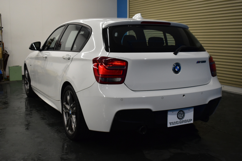 BMW 1シリーズ M135i 直6ﾀｰﾎﾞ320馬力 ｱﾀﾞﾌﾟﾃｨﾌﾞMｻｽ 大型ﾌﾞﾚｰｷｼｽﾃﾑ ｱﾙｶﾝﾀｰﾗ電動ｽﾎﾟｰﾂｼｰﾄ ﾀｯﾁﾊﾟｯﾄﾞ付iﾄﾞﾗｲﾌﾞHDDﾅﾋﾞ Bｶﾒﾗ ﾘｱPDC ﾊﾟﾄﾞﾙｼﾌﾄ 専用18AW ｽﾏｰﾄｷｰ DSRC 2年保証