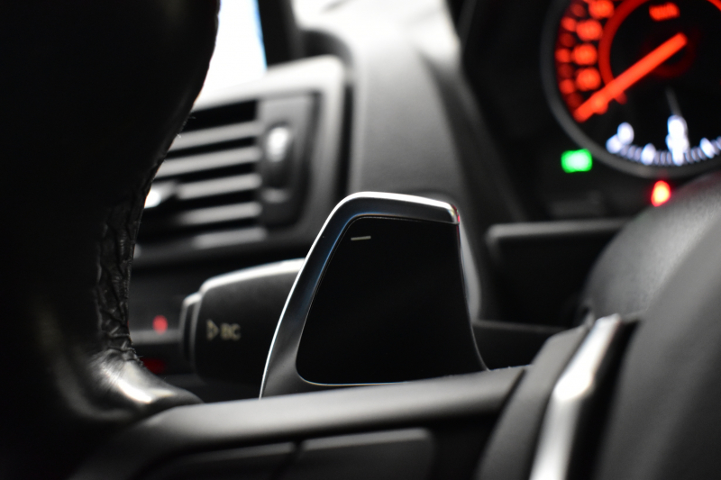 BMW 1シリーズ M135i 直6ﾀｰﾎﾞ320馬力 ｱﾀﾞﾌﾟﾃｨﾌﾞMｻｽ 大型ﾌﾞﾚｰｷｼｽﾃﾑ ｱﾙｶﾝﾀｰﾗ電動ｽﾎﾟｰﾂｼｰﾄ ﾀｯﾁﾊﾟｯﾄﾞ付iﾄﾞﾗｲﾌﾞHDDﾅﾋﾞ Bｶﾒﾗ ﾘｱPDC ﾊﾟﾄﾞﾙｼﾌﾄ 専用18AW ｽﾏｰﾄｷｰ DSRC 2年保証